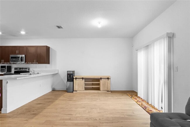 Building Photo - 1434 SW 54 Ave