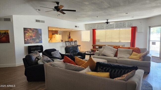 Building Photo - 4330 N 5th Ave