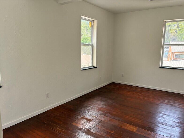Building Photo - 3409 Evergreen Rd