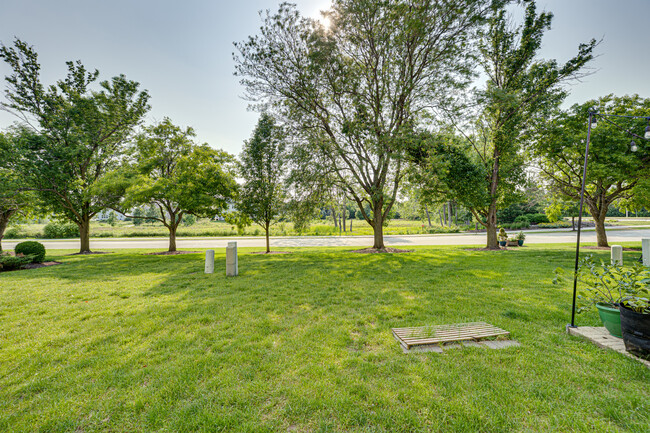 Building Photo - 1633 Hilton Head Dr