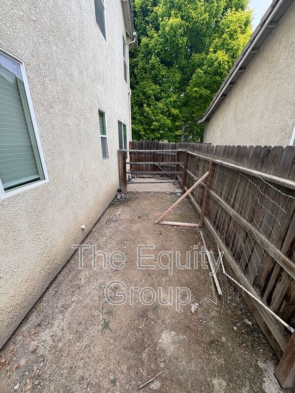 Building Photo - 1249 N Julieann St