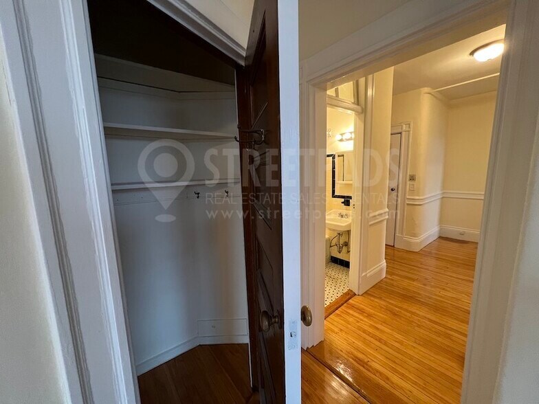 Building Photo - 2 Ware St