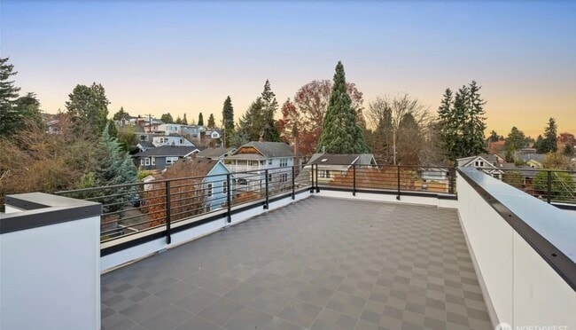 Building Photo - 528 N 72nd St