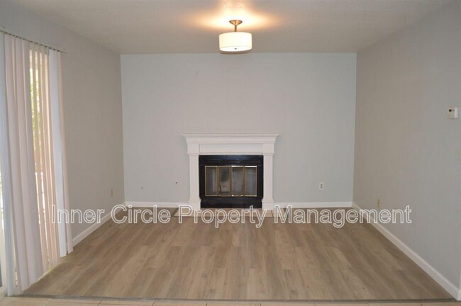 Building Photo - 217 Mitchum Dr