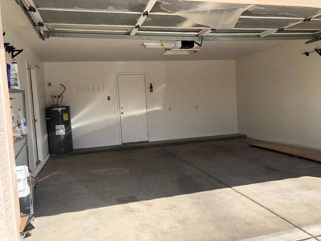 Building Photo - 20621 N 63rd Dr