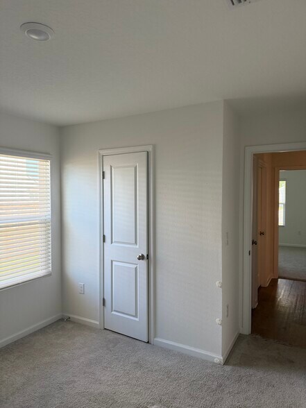 Building Photo - 16933 Valencia Way