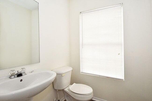 Building Photo - 3 Bedroom home near North Lake Mall Professionally managed by Select Real Estate