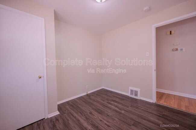 Building Photo - 10200 Tappan Dr