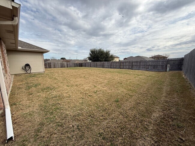 Building Photo - 408 Viola Dr