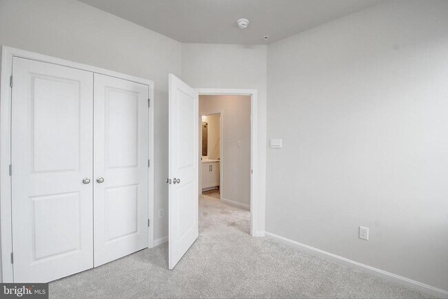 Building Photo - 470 Tiller St