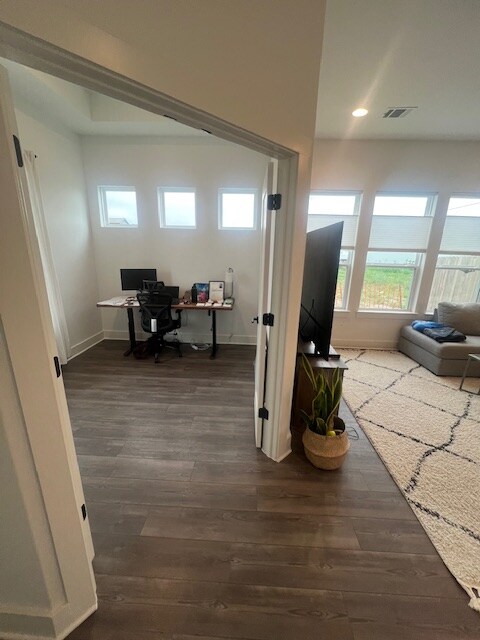 Building Photo - Room in House on Wellspring Loop