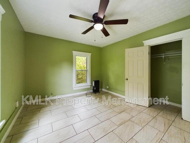 Building Photo - 187 W Long St