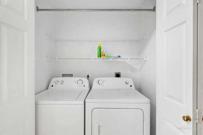 Building Photo - 2200 E 2nd St