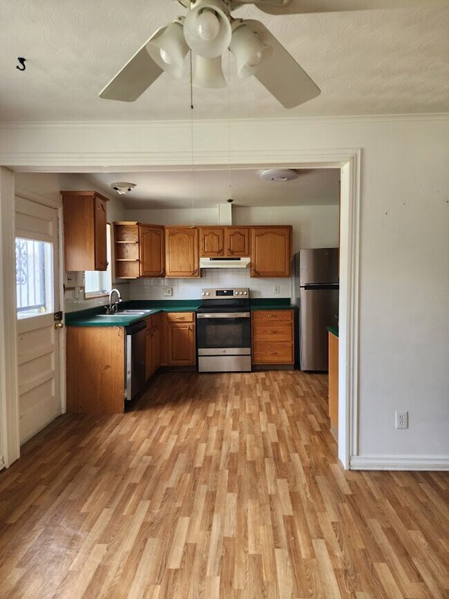 Building Photo - Long Realty & Property Management - 3 Bedr...