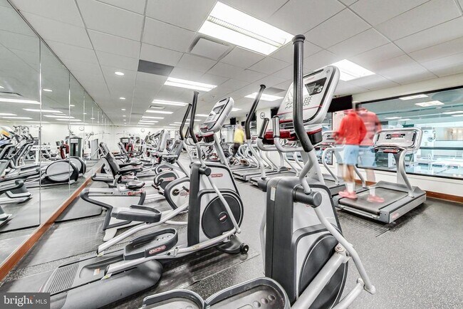 Building Photo - 307 Yoakum Pkwy