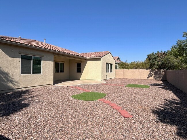 Building Photo - 3497 E Loma Vista St