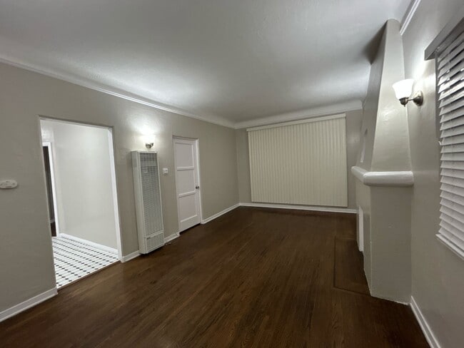 Building Photo - SPACIOUS 2 BEDROOM 1 BATH DOWNSTAIRS JUST BLOCKS FROM ALAMITOS AND JUNIPERO BEACH