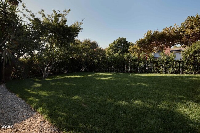 Building Photo - 12406 La Maida St