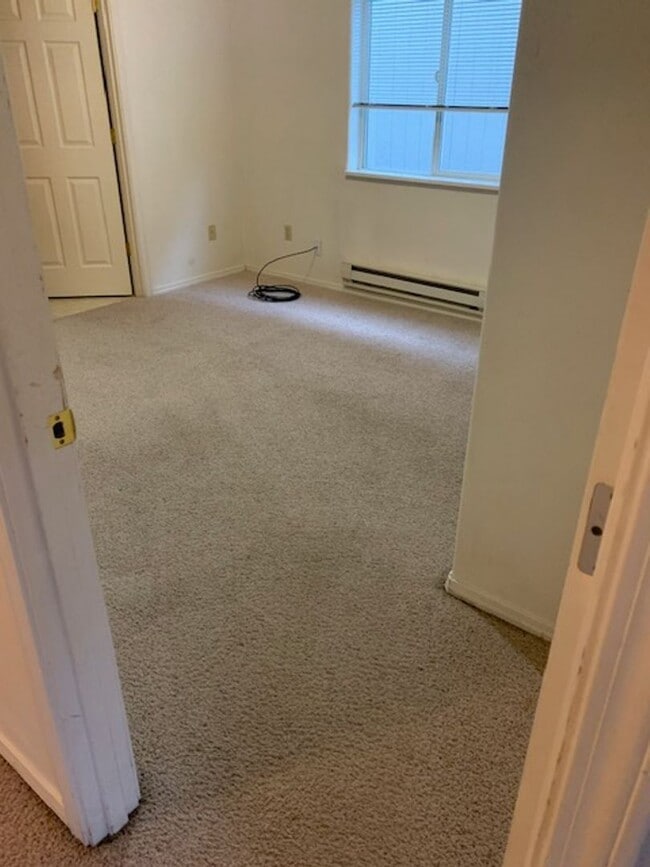 Building Photo - Duplex on Benjamin Ave