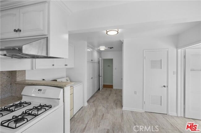 Building Photo - 1021 N Frederic St