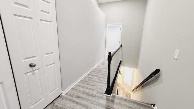 Building Photo - 725 Shady Oaks Ct