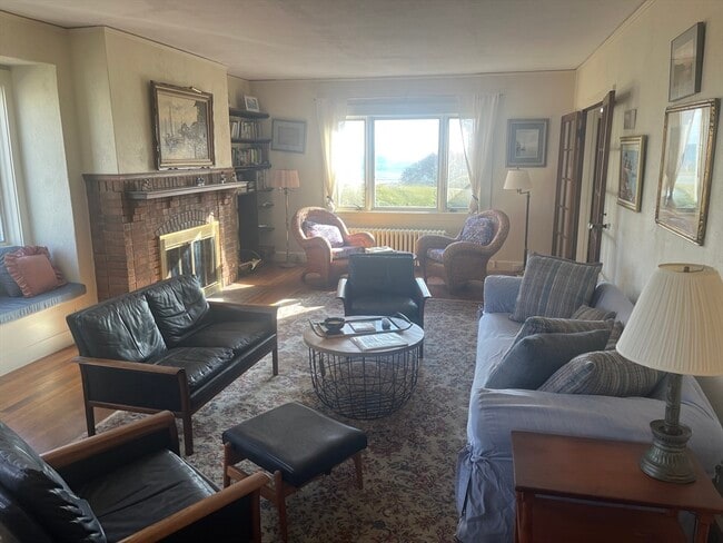 Building Photo - 6 Bass Rocks Rd