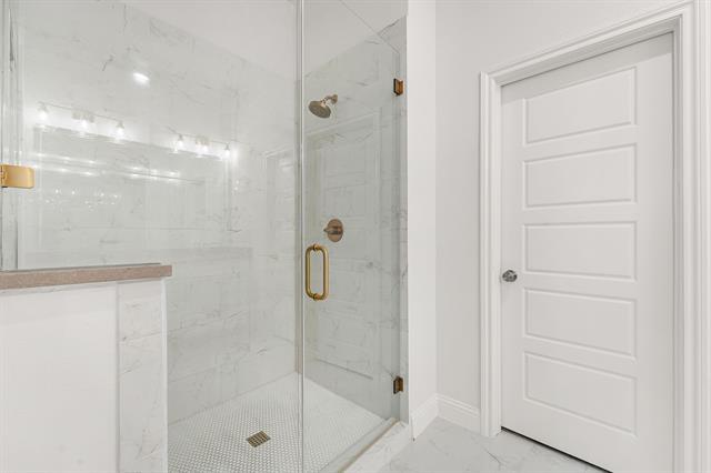 Building Photo - 2124 Village Walk Ln