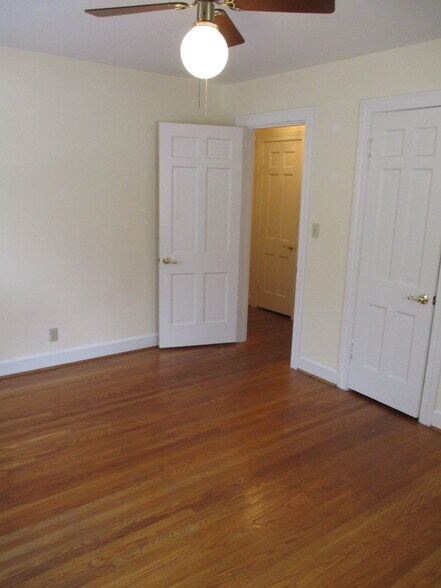 Building Photo - 2721 Brownsboro Rd