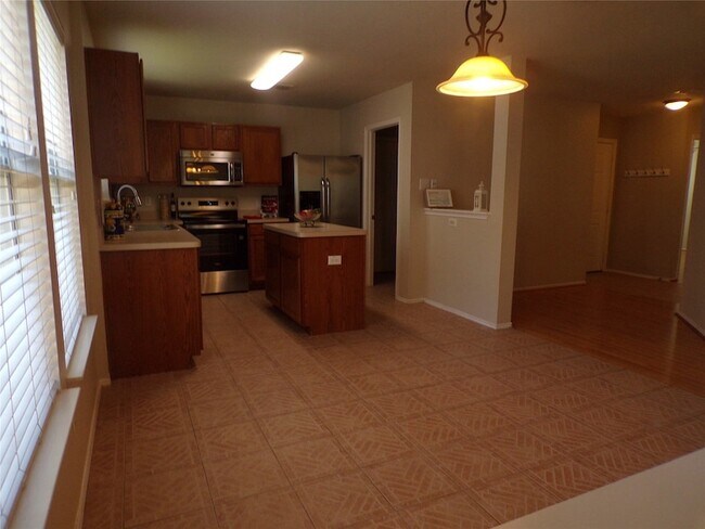 Building Photo - 2612 Sierra Dr