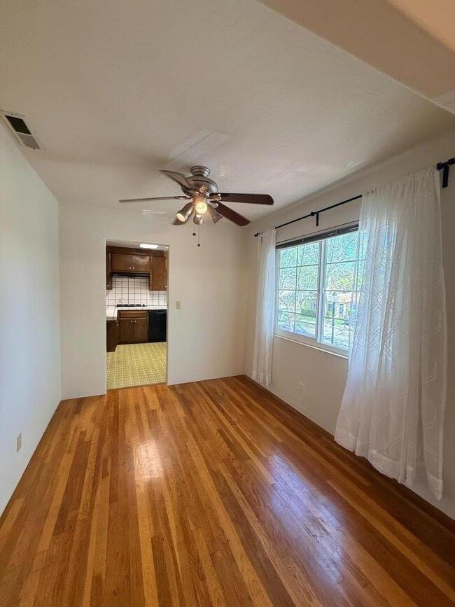 Building Photo - 666 Hope St