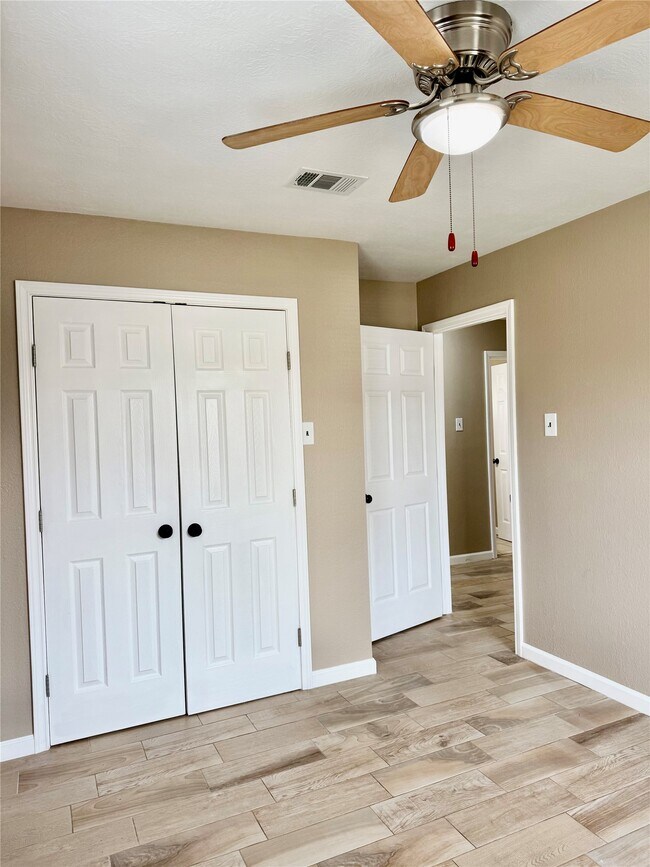 Building Photo - 7225 Hummingbird Ln