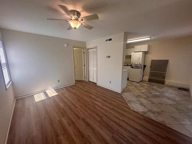 Building Photo - 928 Bonham Ave