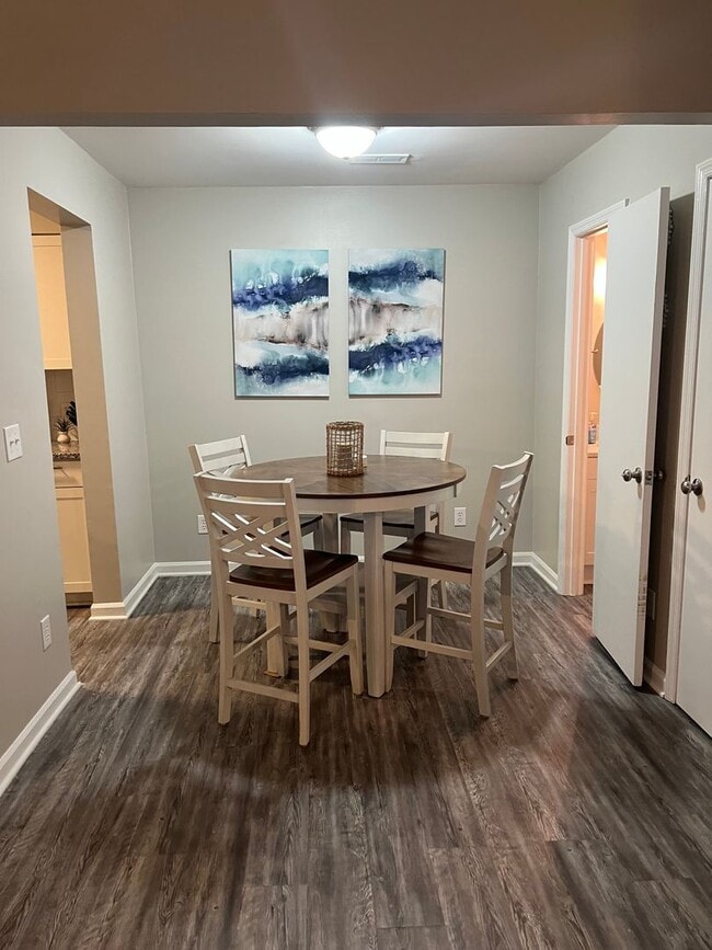 Building Photo - FULLY FURNISHED - Just steps to the beach! PERFECT FOR TRAVELING PROFESSIONALS!