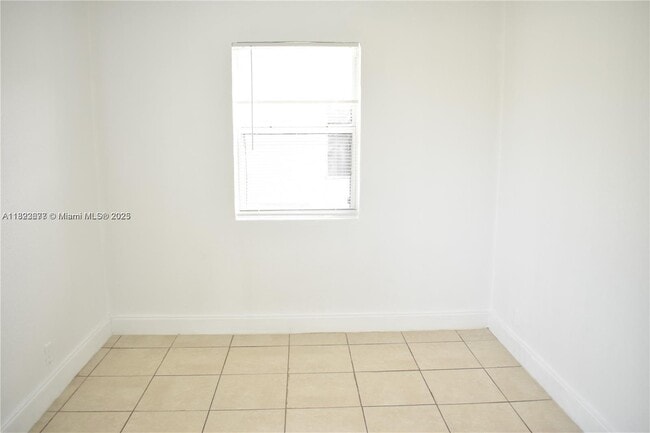 Building Photo - 1002 Palm Beach Lakes Blvd