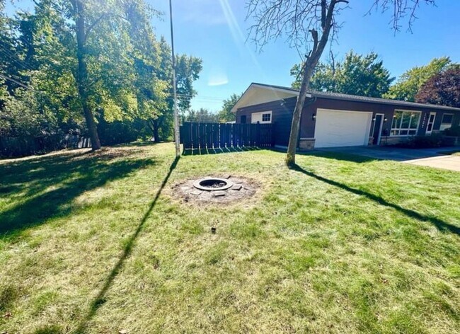 Building Photo - 1507 Rudolph Ct