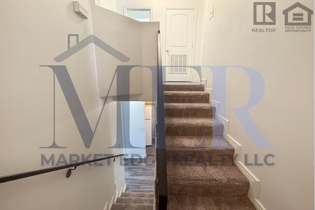 Building Photo - 3Bed/2.5Bath Townhouse at 24th St/Thomas! Ready for Immediate Move-In!