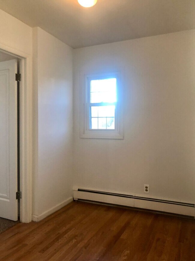 Building Photo - Two Story Single Family Home in the Roseda...