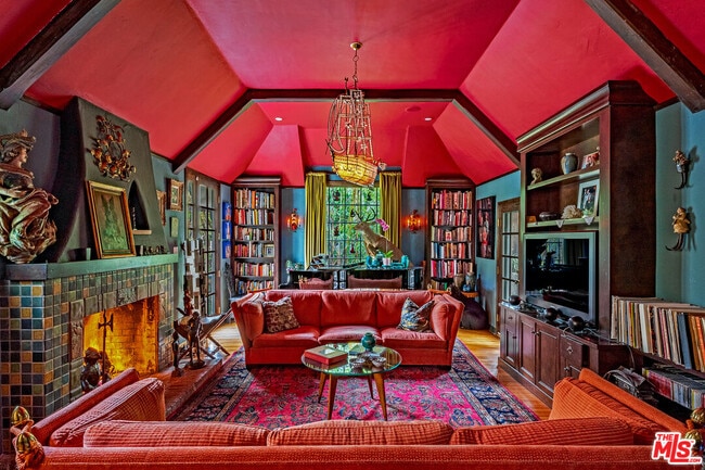 Building Photo - 8066 Woodland Ln