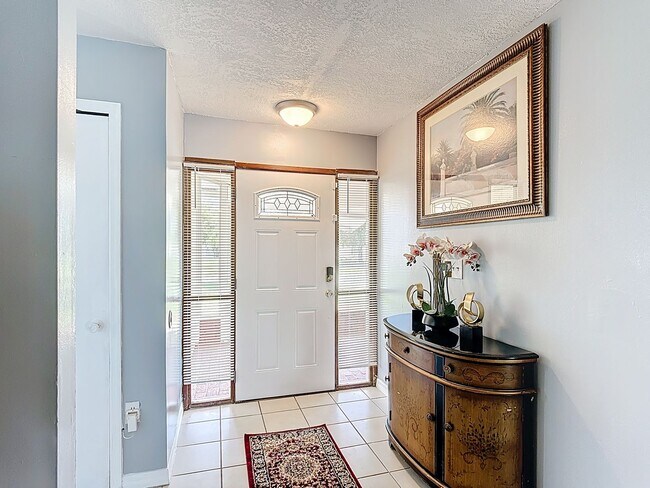 Building Photo - 3 Bedroom Home in Poinciana