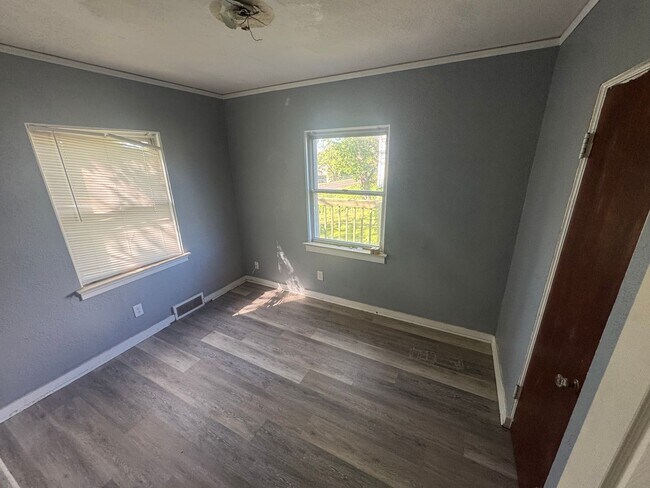 Building Photo - House in Peoria 3 BR / 2 BA Available Now