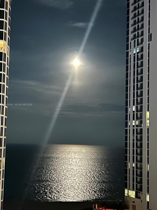 Building Photo - 17550 Collins Ave