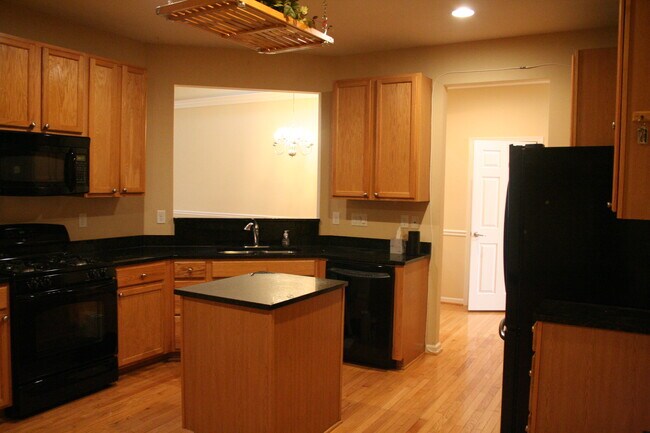 Building Photo - 4945 Decker Way