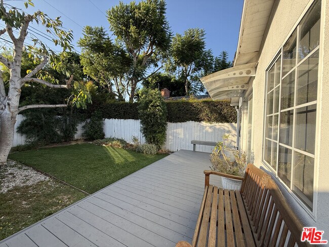 Building Photo - 2939 Oakhurst Ave