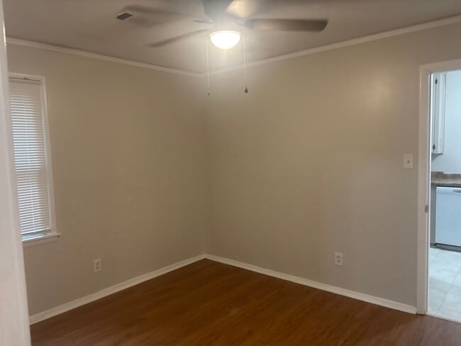 Building Photo - 3323 Bedford Ln