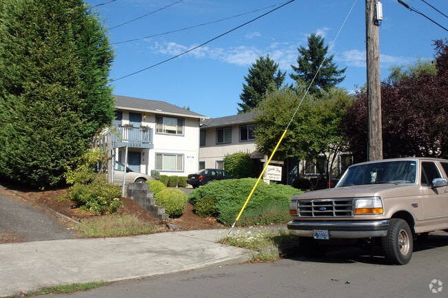 Building Photo - Shade Tree Apartments