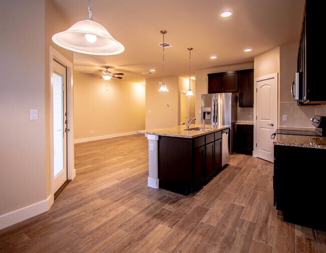 Building Photo - 347 Madison Oaks Ave