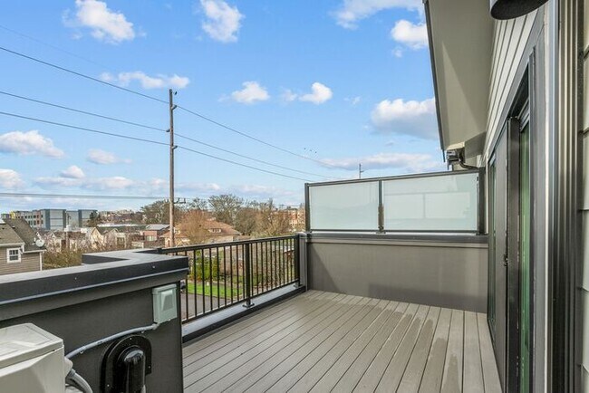 Building Photo - Stunning Brand-New Ballard Townhome with Air Conditioning