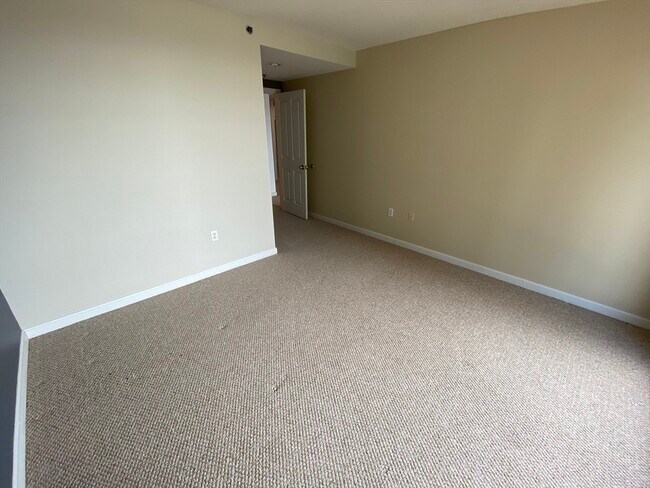 Building Photo - 10 Museum Way