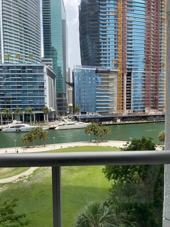 Building Photo - 475 Brickell Ave