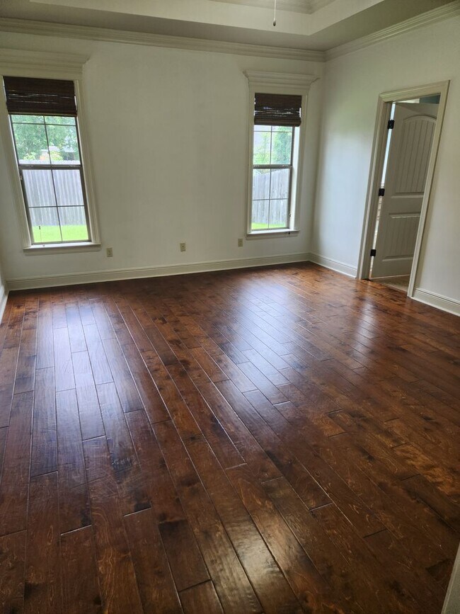 Building Photo - 4 bedroom home for rent